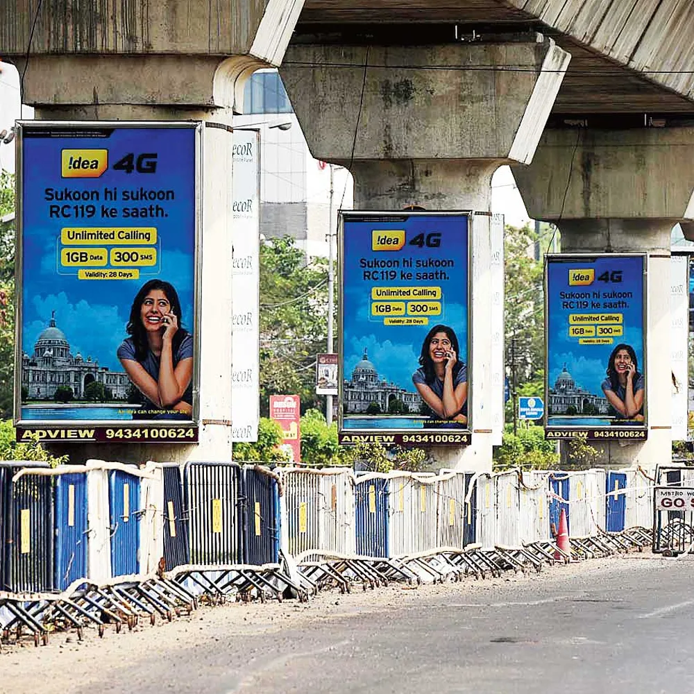 Metro Pillars Hoarding